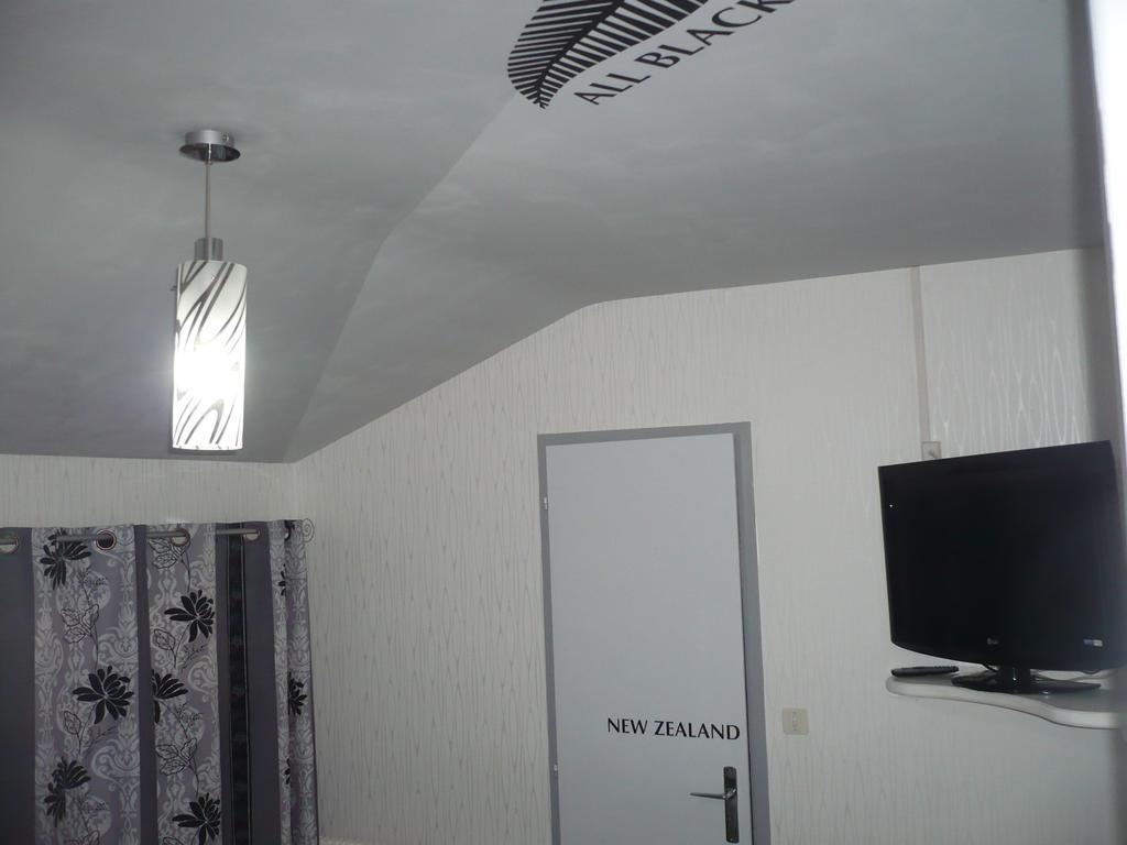 Hotel Bon Accueil Oyonnax Room photo