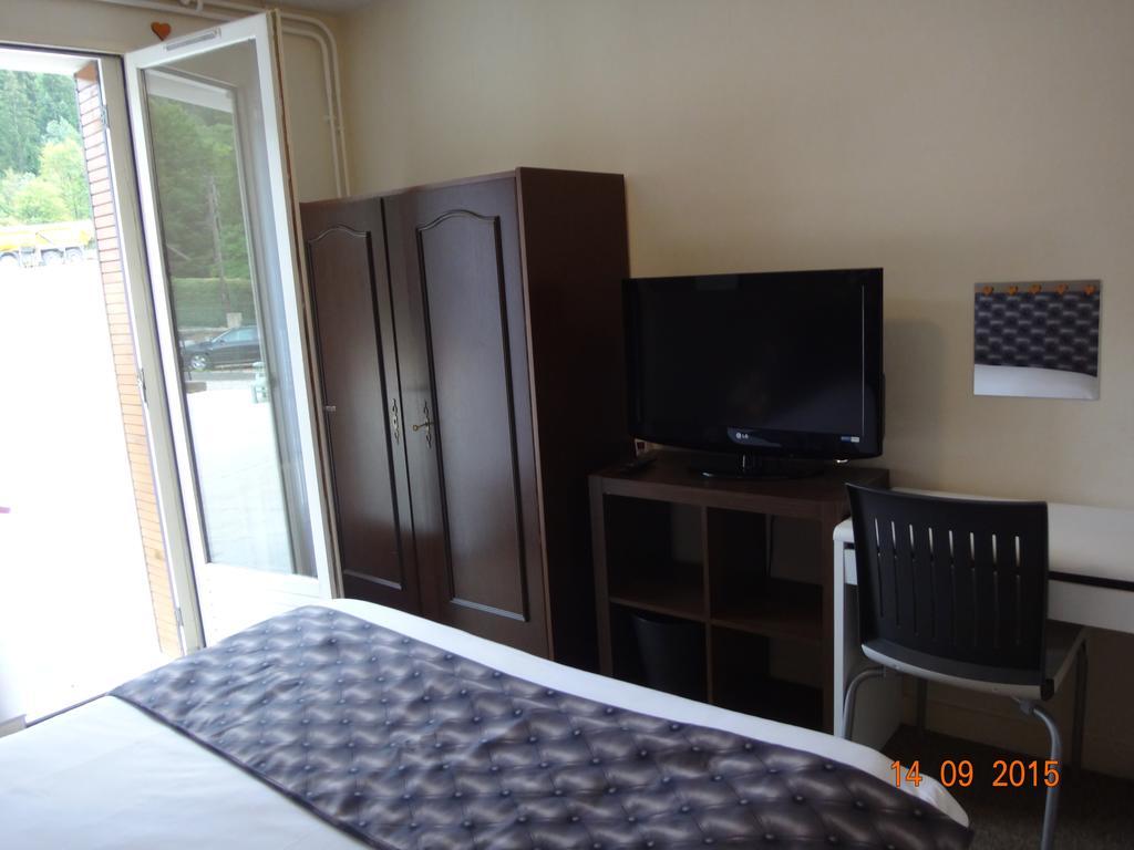 Hotel Bon Accueil Oyonnax Room photo