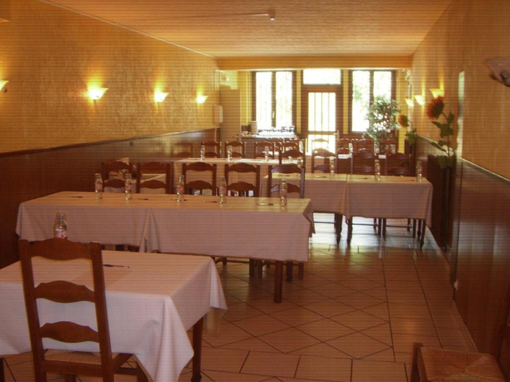 Hotel Bon Accueil Oyonnax Exterior photo